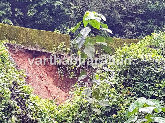 ಚಾರ್ಮಾಡಿ ಘಾಟಿಯ ಹಲವು ತಿರುವುಗಳಲ್ಲಿ ಭೂ ಕುಸಿತ