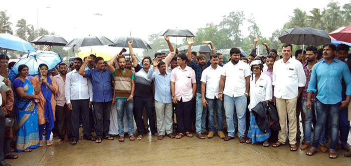 ​ಏಕಾಏಕಿ ಸ್ಥಳೀಯ ವಾಹನಗಳಿಂದ ಟೋಲ್ ಸಂಗ್ರಹಕ್ಕೆ ವಿರೋಧ