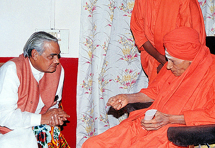 ಮಾಜಿ ಪ್ರಧಾನಿ ವಾಜಪೇಯಿ ನಿಧನ: ಸಿದ್ದಗಂಗಾ ಶ್ರೀ ಸಂತಾಪ