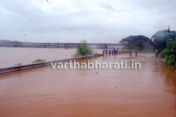 10.6 ಮೀಟರ್ ಮಟ್ಟದ ಅಪಾಯದಲ್ಲಿ ಹರಿಯುತ್ತಿರುವ ನೇತ್ರಾವತಿ : ಬಂಟ್ವಾಳದಲ್ಲಿ ಹೈ ಅಲರ್ಟ್