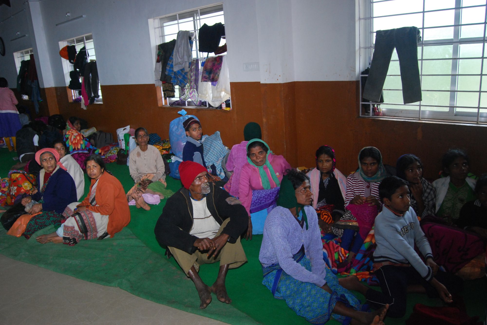 ಉಟ್ಟ ಬಟ್ಟೆಯಲ್ಲೇ ಬೆಟ್ಟ ಬಿಟ್ಟು ಬಂದರು: ಎಲ್ಲವನ್ನು ಕಳೆದುಕೊಂಡು ನೊಂದು, ಬೆಂದರು