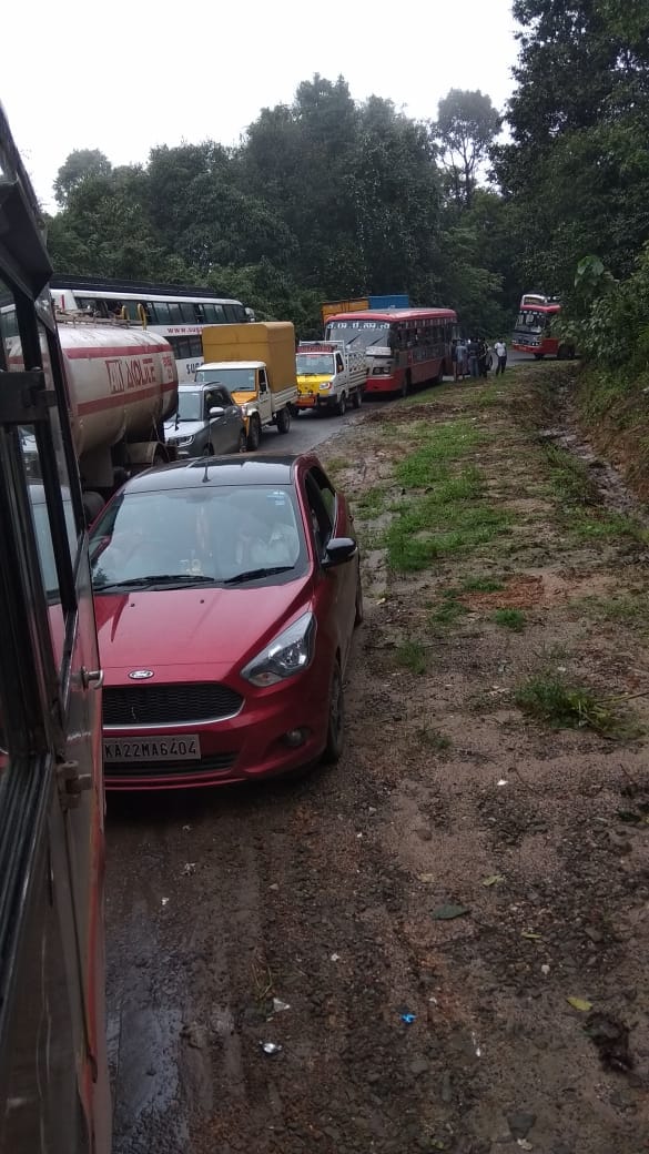 ಚಾರ್ಮಾಡಿ ಘಾಟ್ ರಸ್ತೆಯಲ್ಲಿ ನಿರಂತರ ಟ್ರಾಫಿಕ್ ಜಾಮ್