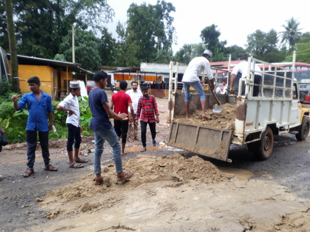 ಚಾರ್ಮಾಡಿ ಘಾಟ್: ಎಸ್ಡಿಪಿಐ ಚಾರ್ಮಾಡಿ ವಲಯದಿಂದ ಸಮಾಜಸೇವೆ