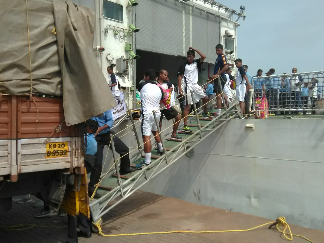 ಉಡುಪಿ ಜಿಲ್ಲಾಡಳಿತದ ನೇತೃತ್ವದಲ್ಲಿ ಸಂಗ್ರಹಿಸಿದ ನಾಲ್ಕು ಟನ್ ಅಗತ್ಯ ವಸ್ತುಗಳು ಕೇರಳಕ್ಕೆ ರವಾನೆ