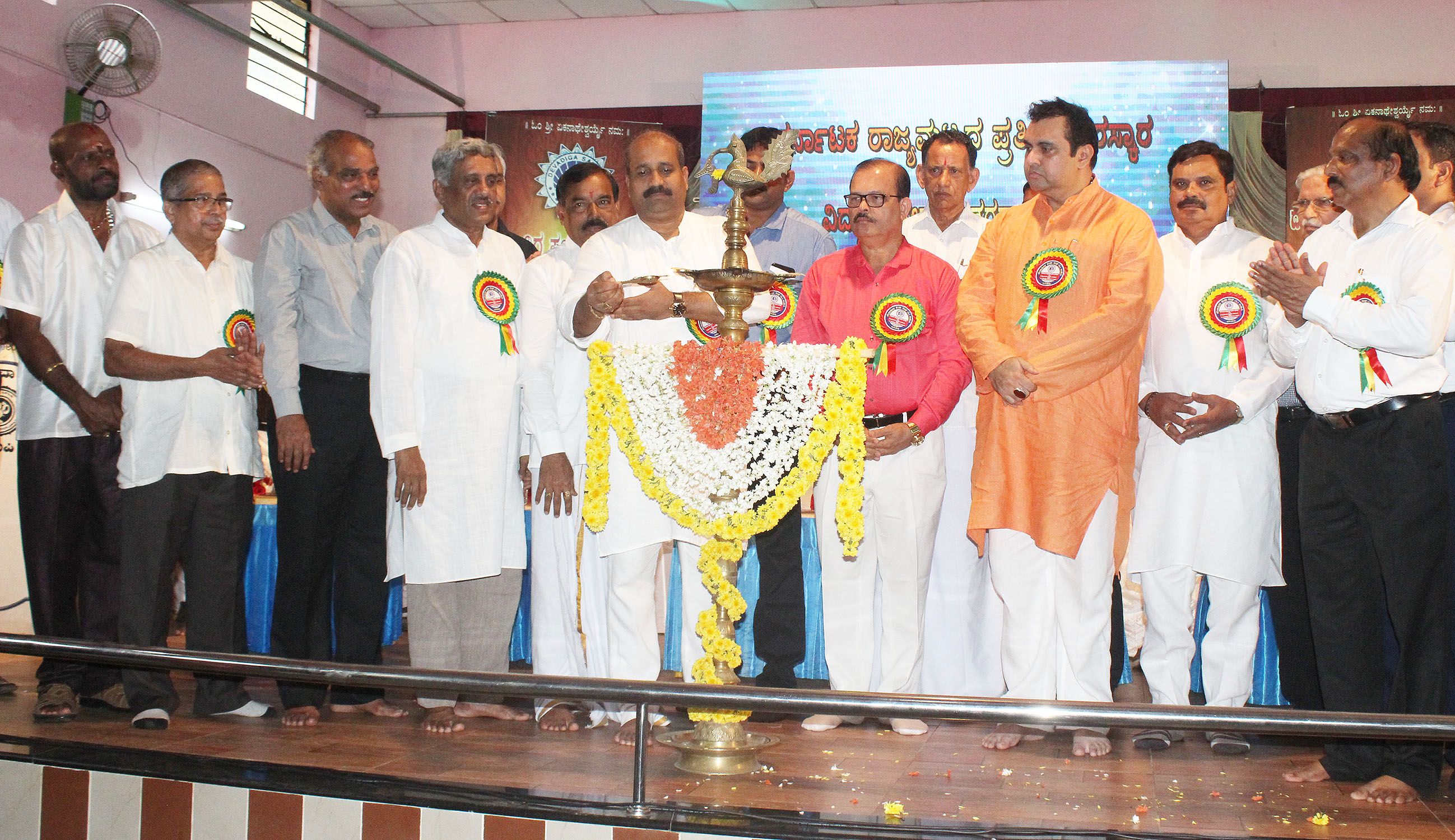 ರಾಜ್ಯ ಮಟ್ಟದ ಪ್ರತಿಭಾ ಪುರಸ್ಕಾರ-ವಿದ್ಯಾರ್ಥಿ ವೇತನ ವಿತರಣೆ