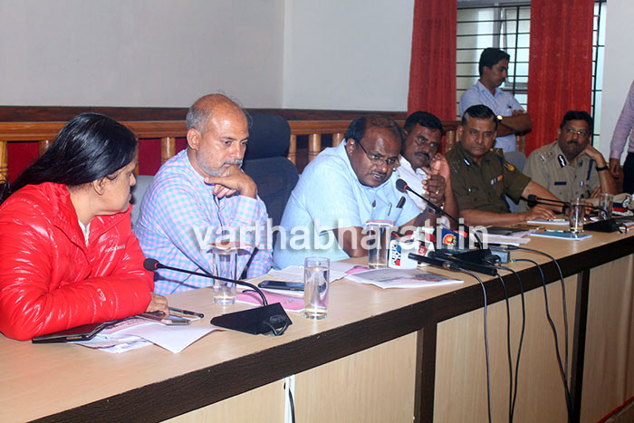 ಸಂತ್ರಸ್ಥರಿಗೆ ತಕ್ಷಣವೇ ವಸತಿ ಕಲ್ಪಿಸಲು ಜಾಗ ಗುರುತಿಸಿ : ಮುಖ್ಯಮಂತ್ರಿ ಕುಮಾರಸ್ವಾಮಿ