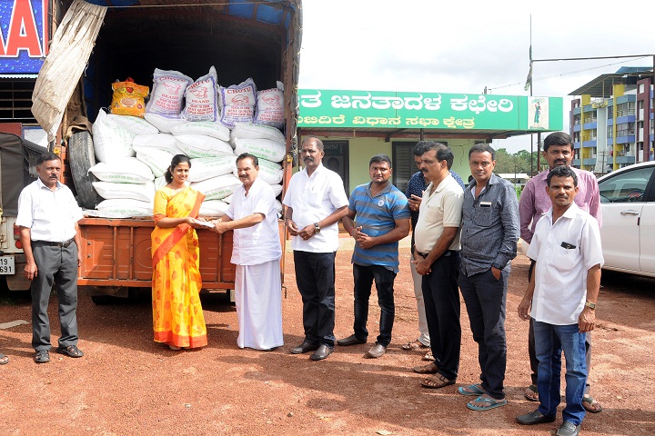 ಕೊಡಗಿನ ನೆರೆ ಸಂತ್ರಸ್ತರಿಗೆ ಅಮರನಾಥ ಶೆಟ್ಟಿ ನೇತೃತ್ವದಲ್ಲಿ 54 ಕ್ವಿಂಟಾಲ್ ಅಕ್ಕಿ ಕೊಡುಗೆ