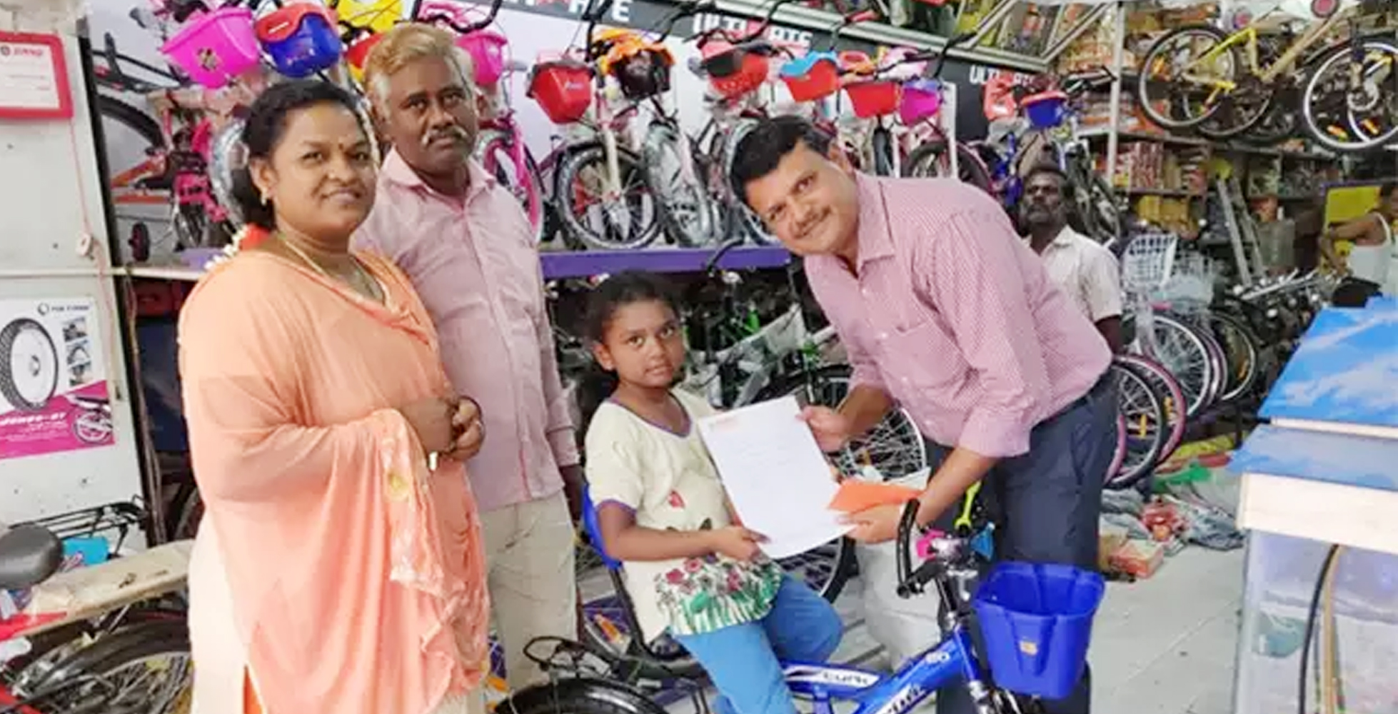 ಕೇರಳ ಪ್ರವಾಹ ಸಂತ್ರಸ್ತರಿಗೆ ಹಣ ನೀಡಿದ ಬಾಲಕಿಗೆ ಸೈಕಲ್ ನೀಡಿದ ಹೀರೋ ಕಂಪೆನಿ