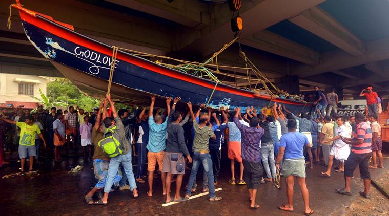 ಕೇರಳ ಪ್ರವಾಹ: ಮೀನುಗಾರರೇ ರಿಯಲ್ ಸೂಪರ್ ಮ್ಯಾನ್‍ಗಳು