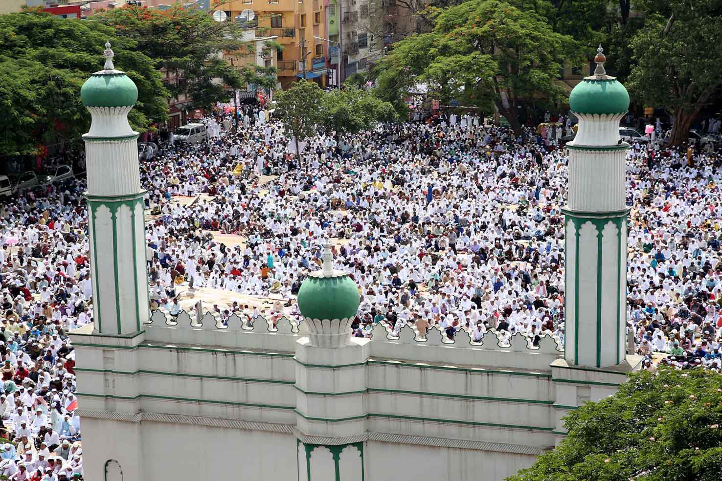 ಬಕ್ರೀದ್ ಹಬ್ಬದ ಸಾಮೂಹಿಕ ಪ್ರಾರ್ಥನೆಯಲ್ಲಿ ಕೇರಳ-ಕೊಡಗು ನಿರಾಶ್ರಿತರಿಗೆ ದೇಣಿಗೆ ಸಂಗ್ರಹಿಸಿ ಮಾನವೀಯತೆ ಮೆರೆದರು