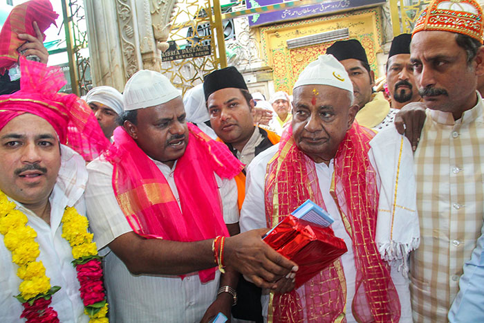 ಅಜ್ಮೀರ್ ದರ್ಗಾಕ್ಕೆ ಮುಖ್ಯಮಂತ್ರಿ ಕುಮಾರಸ್ವಾಮಿ ಭೇಟಿ