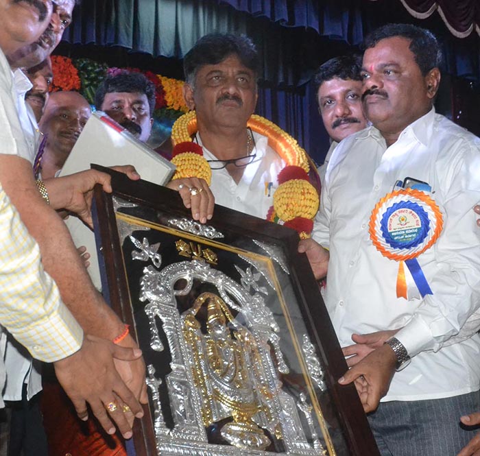 ಆರನೇ ವೇತನ ಆಯೋಗದ 2ನೇ ಆವೃತ್ತಿ ಅನುಷ್ಠಾನ ಸಂಬಂಧ ಸಿಎಂ ಜೊತೆ ಚರ್ಚೆ: ಸಚಿವ ಡಿಕೆಶಿ