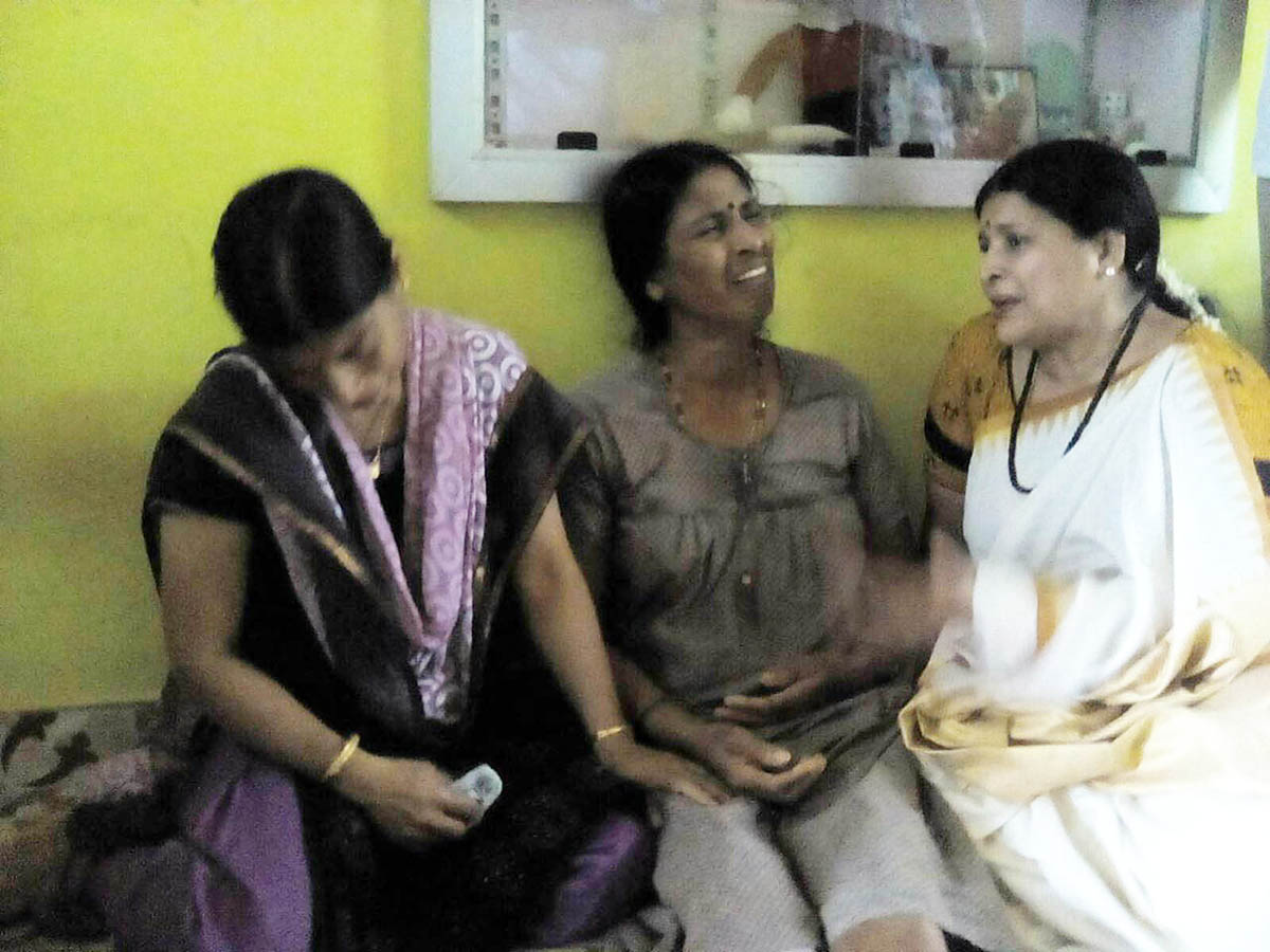 ಮಲ್ಪೆ: ವಿದ್ಯುತ್ ಆಘಾತ; ಮೃತ ಯುವಕರ ಮನೆಗೆ ಸಚಿವೆ ಜಯಮಾಲಾ ಭೇಟಿ