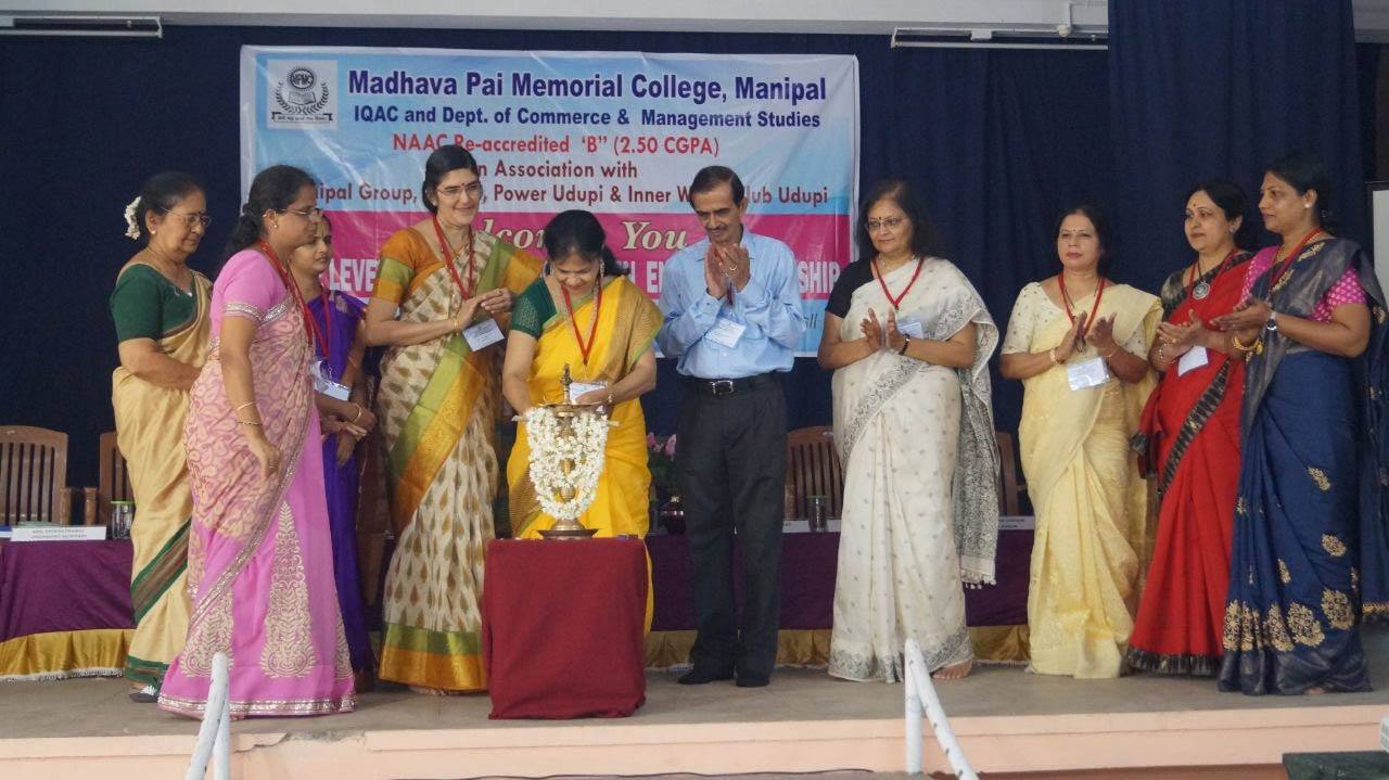 ಮಹಿಳೆಯರು ಸಾಧನೆಯ ಮನೋಬಲ ಬೆಳೆಸಿಕೊಳ್ಳಿ: ಡಾ.ಹೆಬ್ಬಾರ್