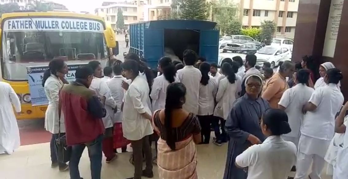 ನೆರೆಪೀಡಿತ ಕೇರಳ, ಕೊಡಗು ಜಿಲ್ಲೆಗೆ ಫಾದರ್ ಮುಲ್ಲರ್ ಚಾರಿಟೇಬಲ್ ಸಂಸ್ಥೆಯ ವೈದ್ಯರ ತಂಡ ರವಾನೆ