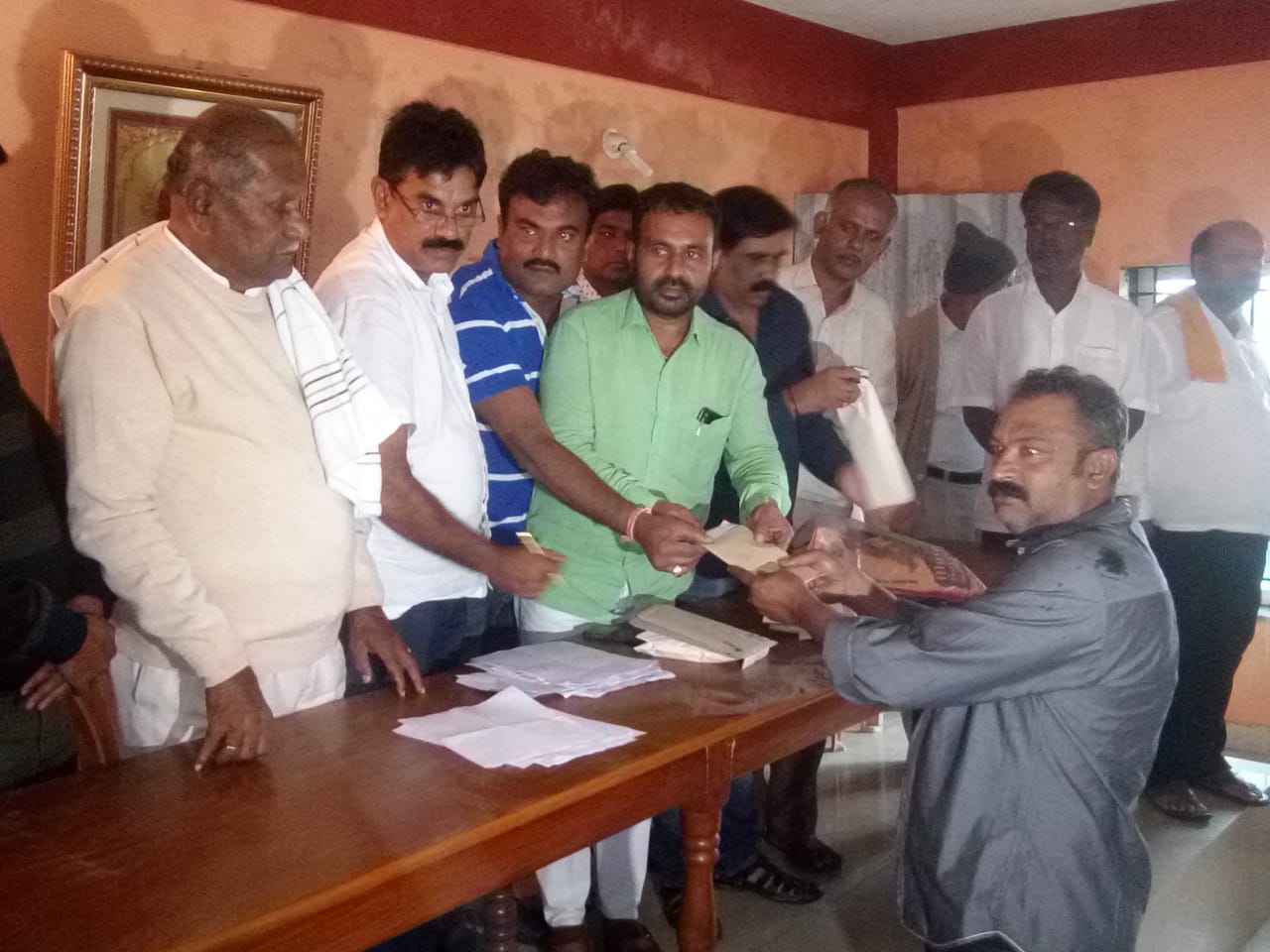 ಕೊಡಗು ಪ್ರವಾಹ: ಗ್ರಾಮಸ್ಥರೊಂದಿಗೆ ಸಾರಿಗೆ ಸಚಿವರ ಸಭೆ; 15 ಕುಟುಂಬಗಳಿಗೆ ತಲಾ 1 ಲಕ್ಷ ರೂ. ಪರಿಹಾರ