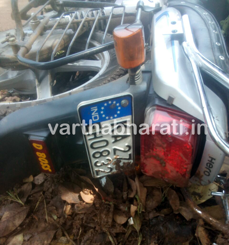 ಸಾಗರ: ವಿದ್ಯುತ್ ಕಂಬಕ್ಕೆ ಢಿಕ್ಕಿ ಹೊಡೆದ ಬೈಕ್; ಯುವತಿ ಮೃತ್ಯು