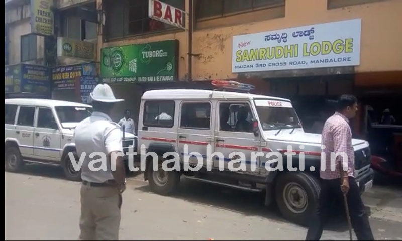 ಮಂಗಳೂರು: ವಸತಿಗೃಹದಲ್ಲಿ ವೇಶ್ಯಾವಾಟಿಕೆ ಆರೋಪ; ಸೈಬರ್ ಕ್ರೈಂ ಪೊಲೀಸರಿಂದ ದಾಳಿ