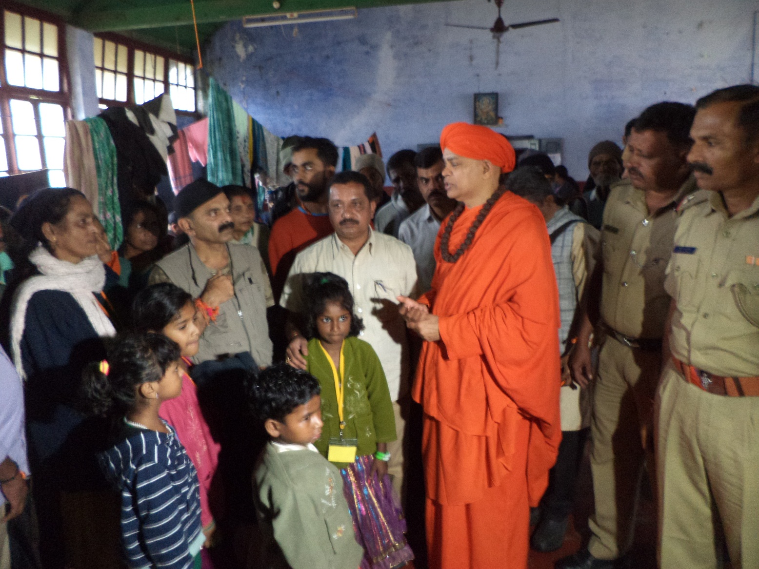 ಕೊಡಗು ನೆರೆ ಸಂತ್ರಸ್ತರಿಗೆ ಮುರುಘಾ ಶ್ರೀ ಸಾಂತ್ವನ: ನಿರಾಶ್ರಿತರ ಮಕ್ಕಳಿಗೆ ಶಿಕ್ಷಣದ ಅಭಯ