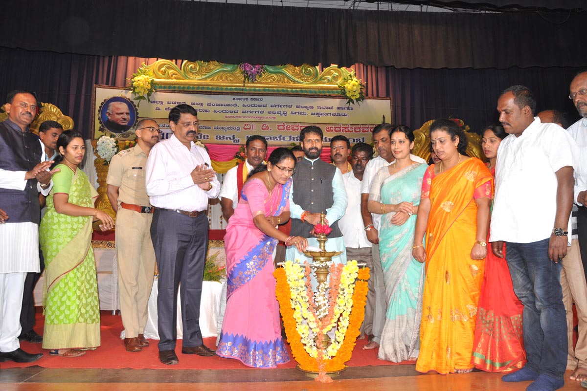 ಅರಸುರವರು ಜಾರಿಗೊಳಿಸಿದ ಮಹತ್ವಪೂರ್ಣ ಯೋಜನೆಗಳು ಎಲ್ಲರಿಗೂ ಸ್ಪೂರ್ತಿದಾಯಕ: ಸುಜಾತಾ ಕೃಷ್ಣಪ್ಪ