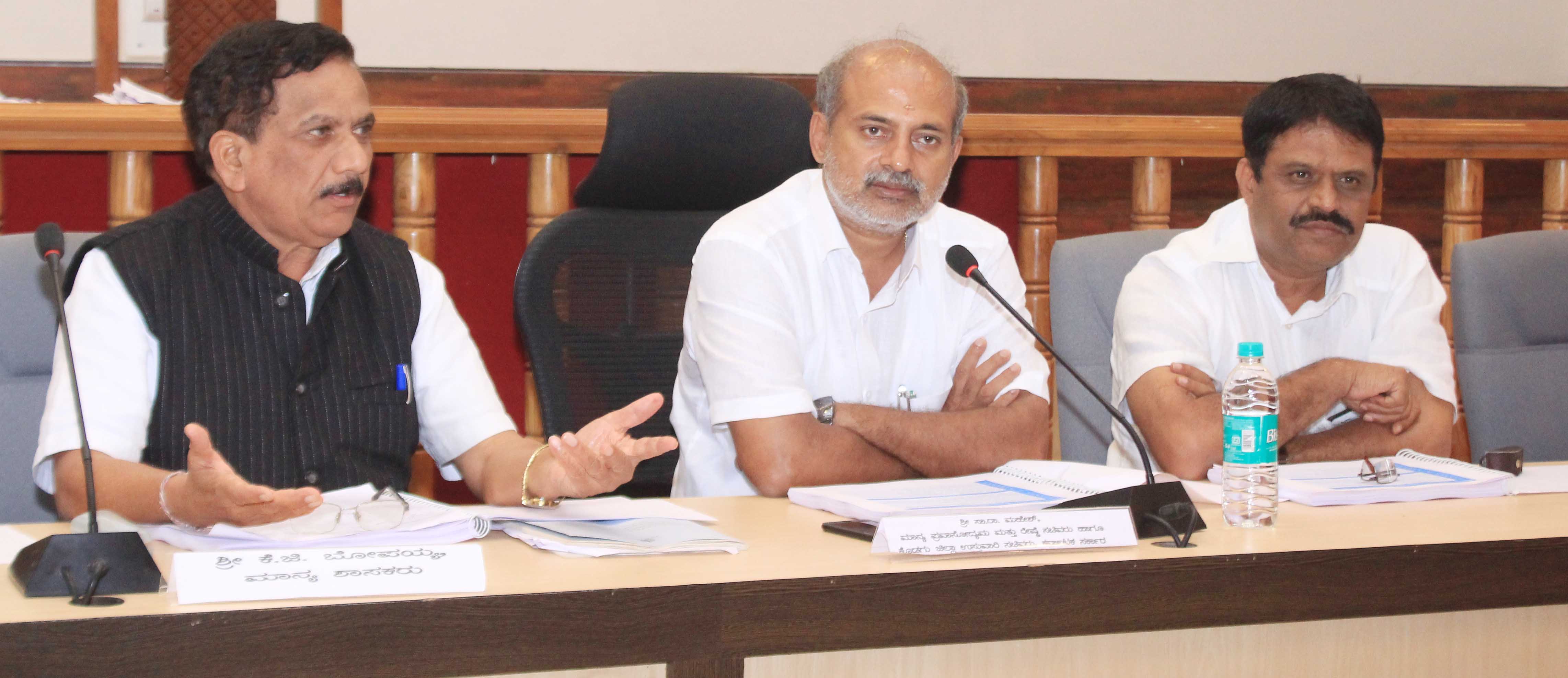 ಮನೆ ನಿರ್ಮಾಣಕ್ಕೆ ತಕರಾರು ಮಾಡಬೇಡಿ: ಸಚಿವ ಸಾ.ರಾ.ಮಹೇಶ್ ಸ್ಪಷ್ಟ ಸೂಚನೆ