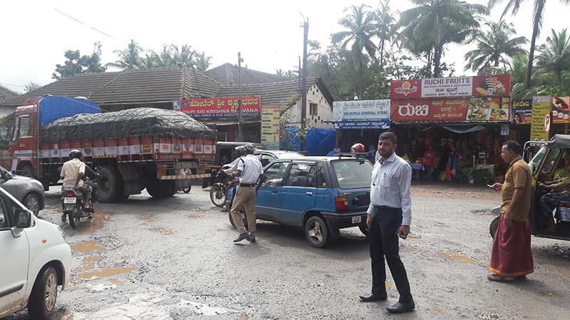 ಚಾರ್ಮಾಡಿ ಘಾಟಿಯಲ್ಲಿ ರಾತ್ರಿಯ ವೇಳೆ ಪ್ರತಿ ದಿನ ಟ್ರಾಫಿಕ್ ಜಾಮ್