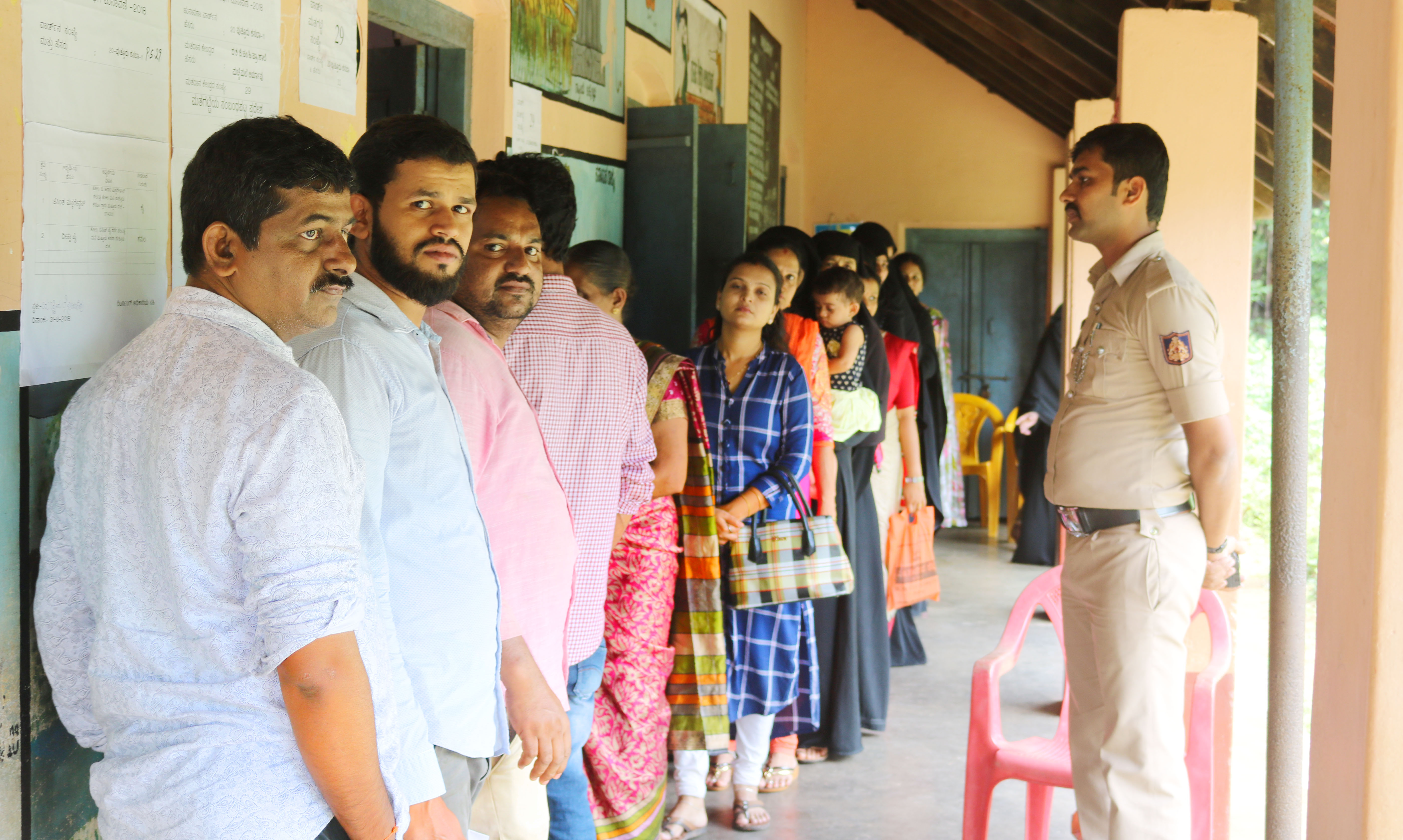 ಪುತ್ತೂರು: ಪರ್ಲಡ್ಕ ಮತಗಟ್ಟೆಯಲ್ಲಿ ಪ್ರಾಯೋಗಿಕ ಮತದಾನದ ವೇಳೆ ದೋಷ, ಲಿಖಿತ ಆಕ್ಷೇಪಣೆ