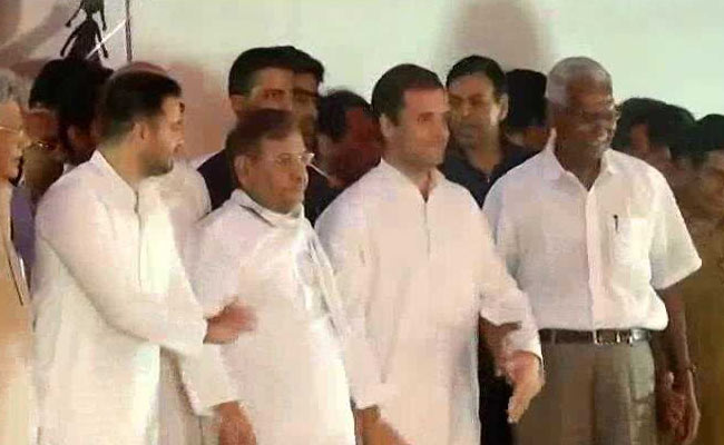 ಜಂತರ್ ಮಂತರ್ ನಲ್ಲಿ ಪ್ರತಿಭಟನೆ: ಒಗ್ಗಟ್ಟಾದ ವಿಪಕ್ಷಗಳು