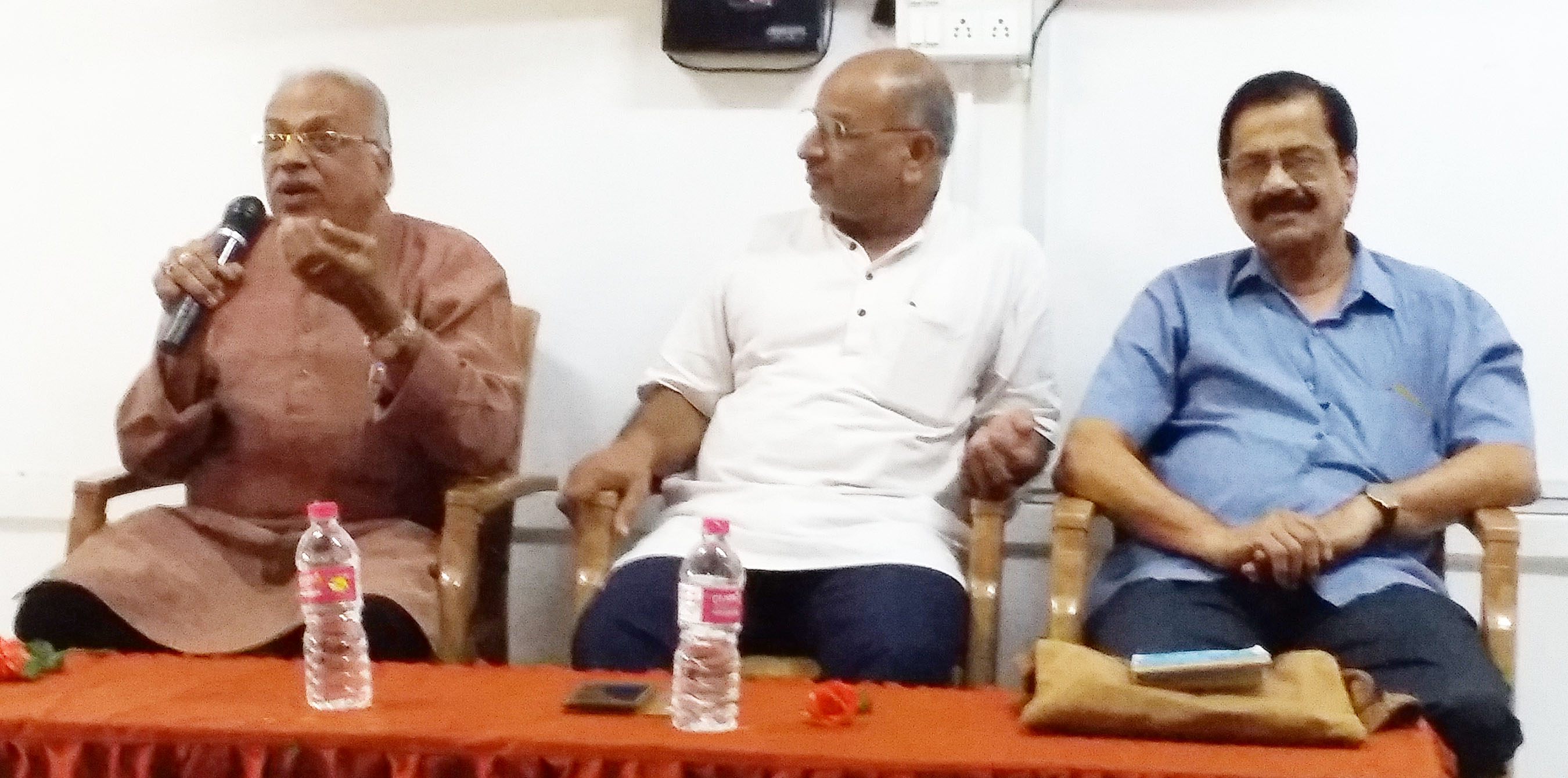 ಅನುಭವ ಭಾಷೆಯ ಮೂಲಕ ಗಟ್ಟಿಗೊಳ್ಳುವುದೇ ಕವಿತೆ: ಎಚ್‌ಎಸ್‌ವಿ