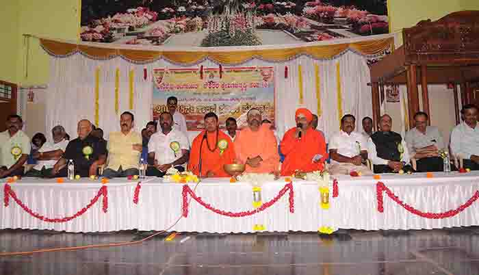 ವಿದ್ಯಾವಂತರು ಮೊದಲು ಹೃದಯವಂತರಾಗಬೇಕು: ಶ್ರೀ ಸಂಗಮೇಶ್ವರ ಸ್ವಾಮೀಜಿ ಕರೆ