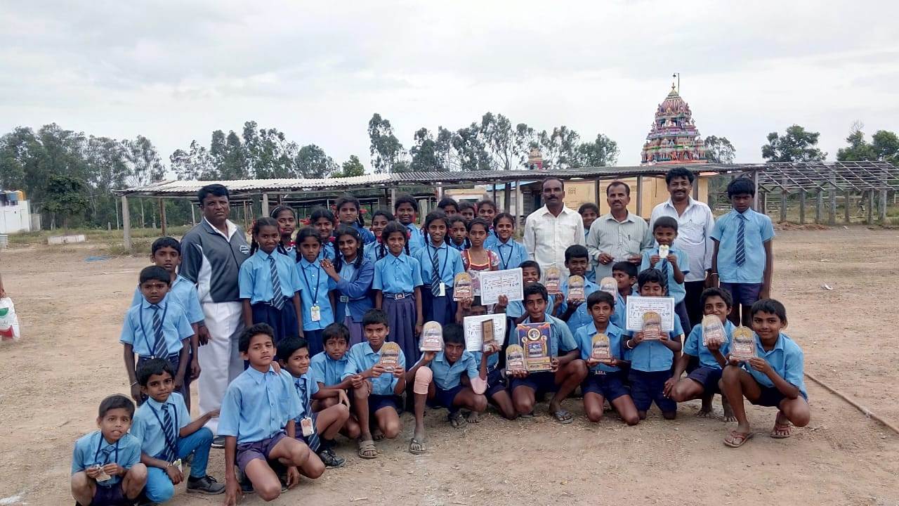 ವಿದ್ಯಾರ್ಥಿಗಳು ಪಠ್ಯ ವಿಷಯಗಳಿಗೆ ಸೀಮಿತವಾಗಬಾರದು: ಮಂಡ್ಯ ಜಿಪಂ ಸದಸ್ಯೆ ರೇಣುಕಮ್ಮ ಸಲಹೆ