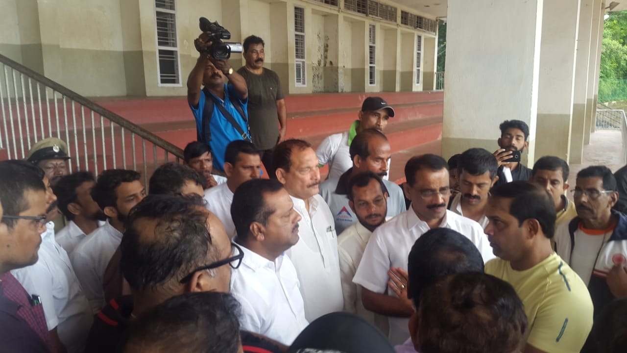 ಮಂಗಳ ಕ್ರೀಡಾಂಗಣಕ್ಕೆ ಸಚಿವ ಖಾದರ್ ಭೇಟಿ