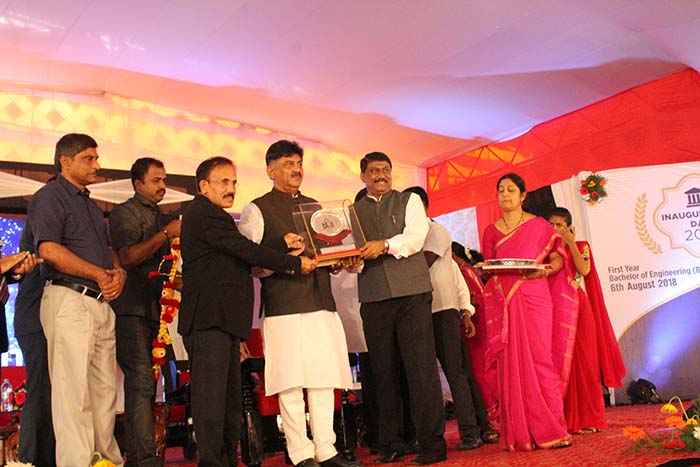 ಶಿಕ್ಷಣ ಕ್ಷೇತ್ರಕ್ಕೆ ಖಾಸಗಿ ಸಂಸ್ಥೆಗಳ ಕೊಡುಗೆ ಅಪಾರ: ಡಿ.ಕೆ.ಶಿವಕುಮಾರ್