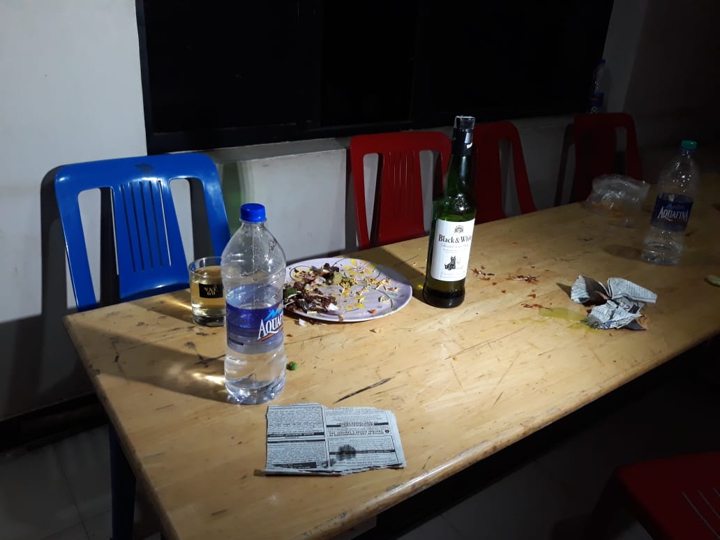 ದಾವಣಗೆರೆ: ಸರಕಾರಿ ಕಚೇರಿಯಲ್ಲಿ ಗುಂಡು ತುಂಡಿನ ಪಾರ್ಟಿ