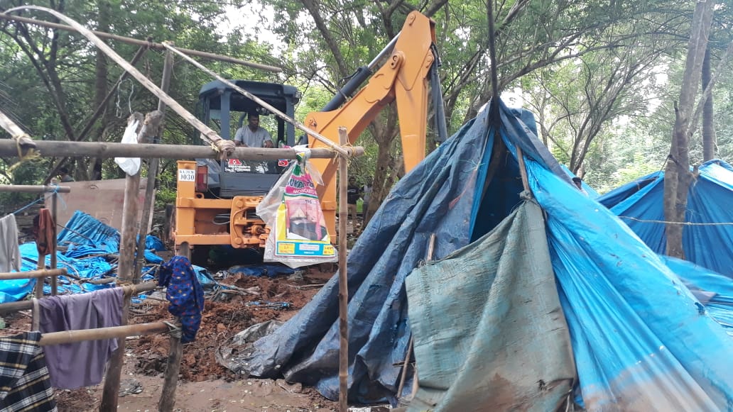 ಅಕ್ರಮ ಮರಳುಗಾರಿಕೆ: 32 ಶೆಡ್‌ಗಳ ನೆಲಸಮ