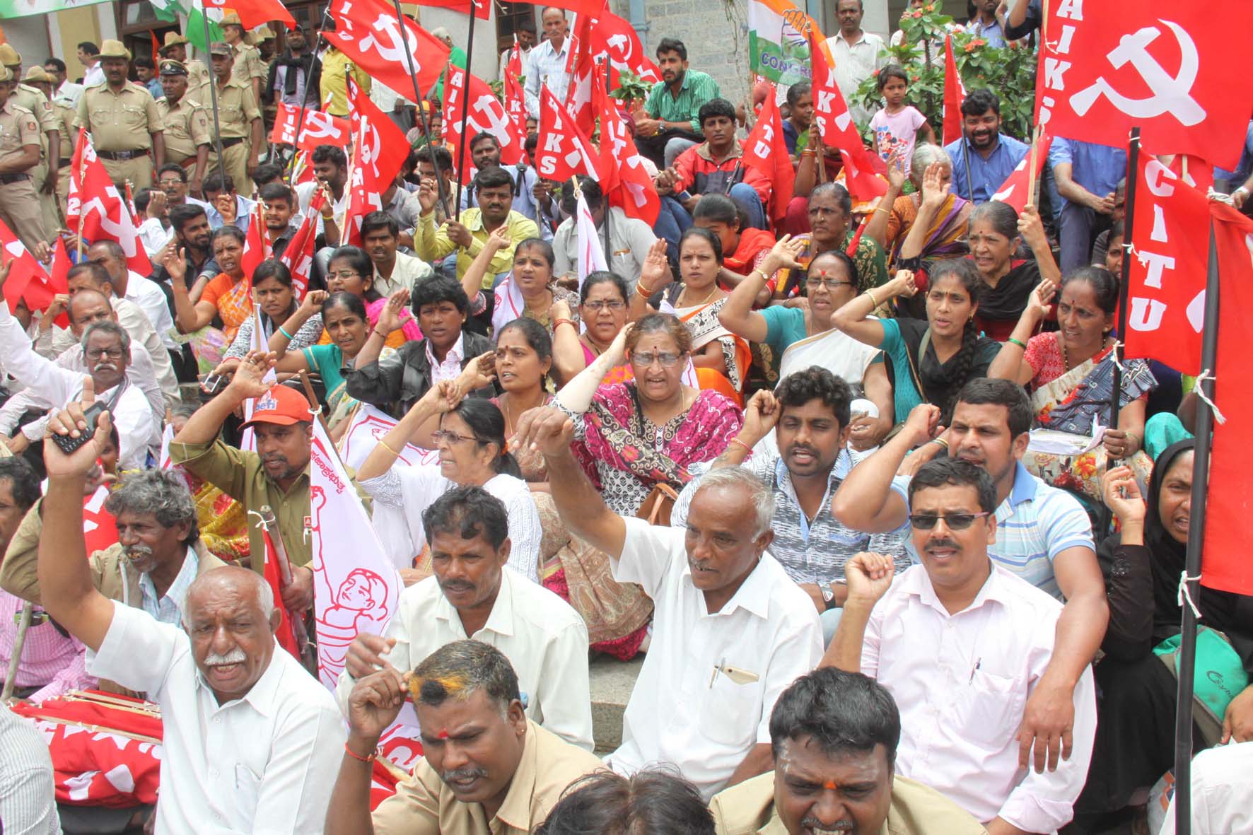 ಸ್ವಾಮಿನಾಥನ್ ವರದಿಗೆ ಆಗ್ರಹಿಸಿ ರೈತರಿಂದ ಜೈಲ್ ಬರೋ