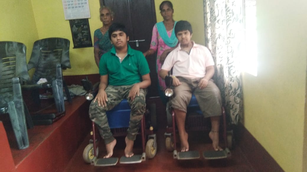 ಮಕ್ಕಳಿಬ್ಬರಿಗೂ ಅಂಗವೈಕಲ್ಯ: ಹೊತ್ತುಕೊಂಡು ಸಾಗಬೇಕಾದ ಪರಿಸ್ಥಿತಿ