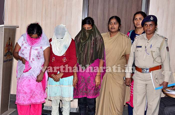 ಬಾಲಕಿಯರನ್ನು ಅಪಹರಿಸಿ ವೇಶ್ಯಾವಾಟಿಕೆಗೆ ತಳ್ಳುತ್ತಿದ್ದ ಮೂವರು ಮಹಿಳೆಯರ ಬಂಧನ