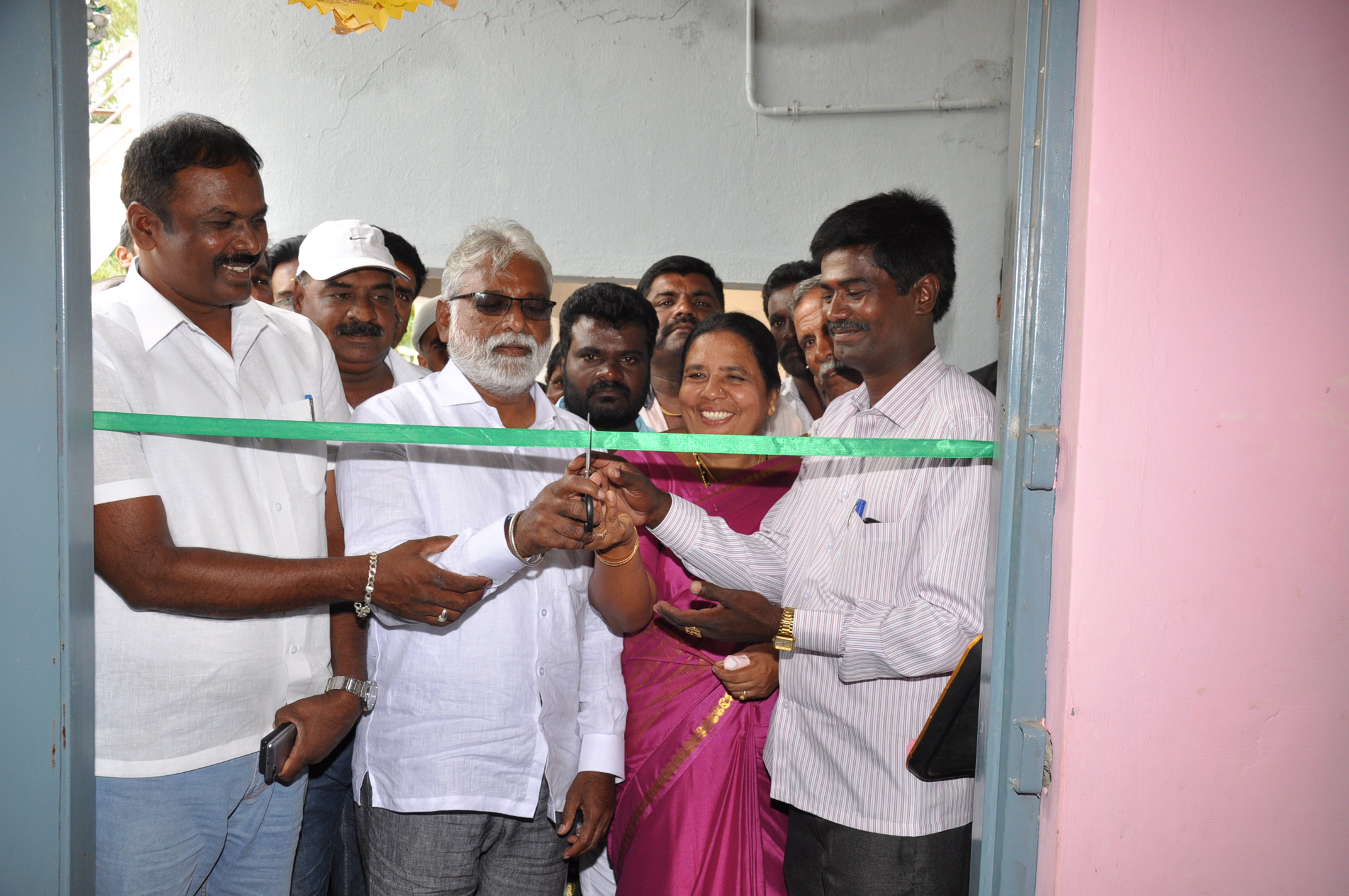 ಕೊಳ್ಳೇಗಾಲ: ಶುದ್ಧ ಕುಡಿಯುವ ನೀರಿನ ಘಟಕ ಉದ್ಘಾಟಿಸಿದ ಸಚಿವ ಮಹೇಶ್