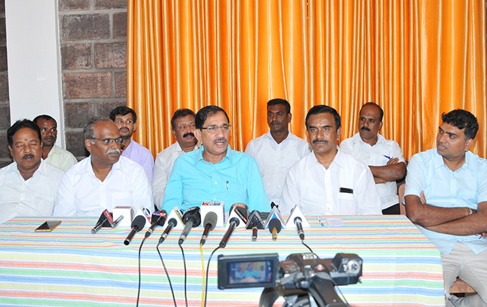 ಸಚಿವ ಝಮೀರ್ ನಮ್ಮ ಸಂತತಿಯವನಲ್ಲ, ಜಿನ್ನಾ ಸಂತತಿಯವನಿರಬೇಕು ಎಂದ ಮಾಜಿ ಸಚಿವ ಎಸ್.ಶಿವಣ್ಣ