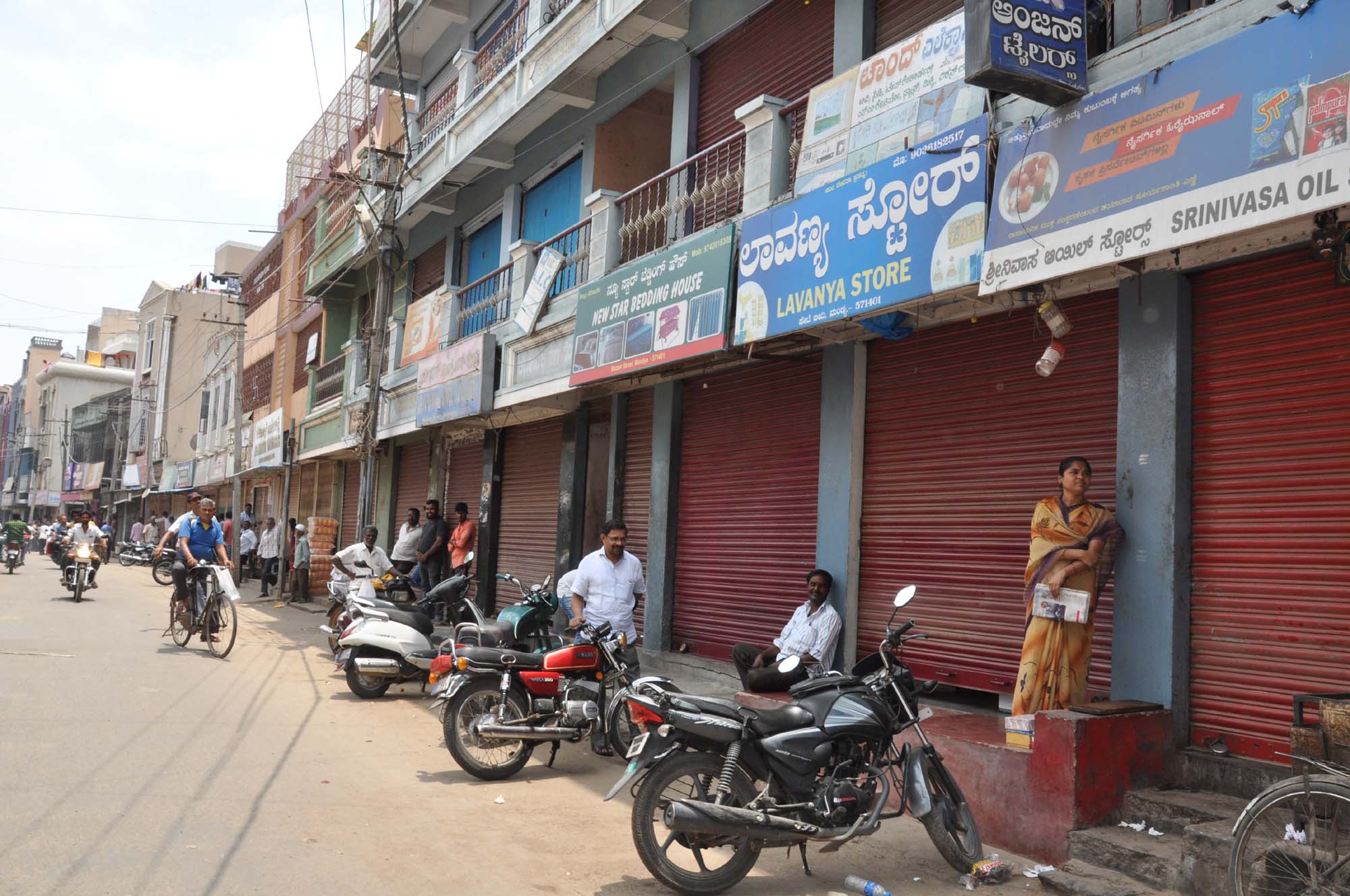 ಮಂಡ್ಯ: ಭಾರತ್ ಬಂದ್‍ಗೆ ಮಿಶ್ರ ಪ್ರತಿಕ್ರಿಯೆ