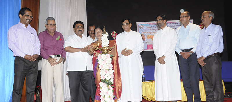 ವಿದೇಶಿ ವಸ್ತುಗಳ ಆಮದು ಖೇದಕರ : ಮೀನಾಕ್ಷಿ ಶಾಂತಿಗೋಡು