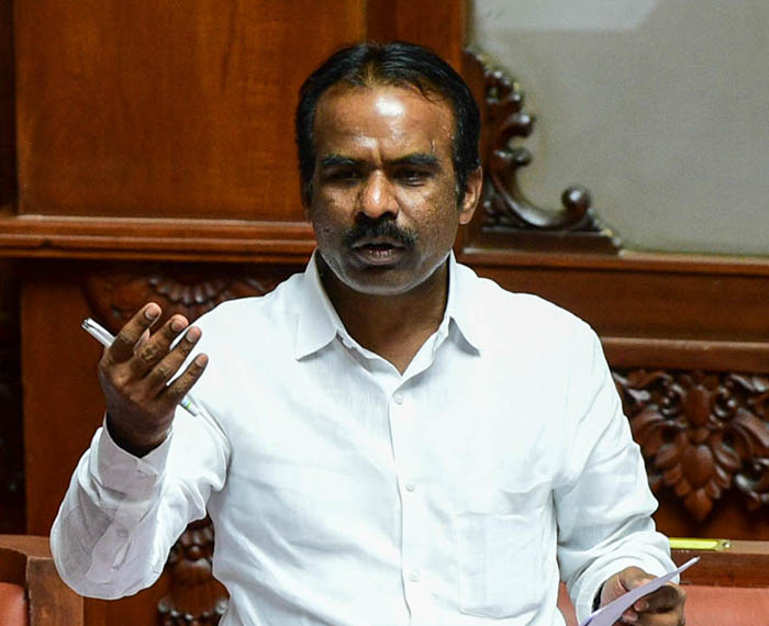 ಸರಕಾರ ಉರುಳಿದರೆ ಬಿಜೆಪಿಯ 104 ಶಾಸಕರು ಬಾಳೆಹಣ್ಣು ತಿನ್ನುತ್ತಾ ಕೂರಬೇಕೇ?