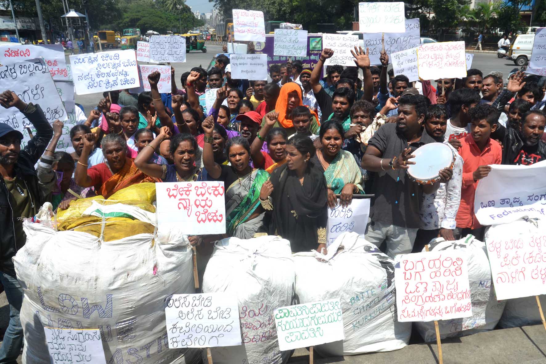 ಬೆಂಗಳೂರು: ಒಣತ್ಯಾಜ್ಯ ಸಂಗ್ರಹಣಾ ಕೇಂದ್ರ; ಬಾಕಿ ಬಿಲ್ ಪಾವತಿಸಲು ಆಗ್ರಹ