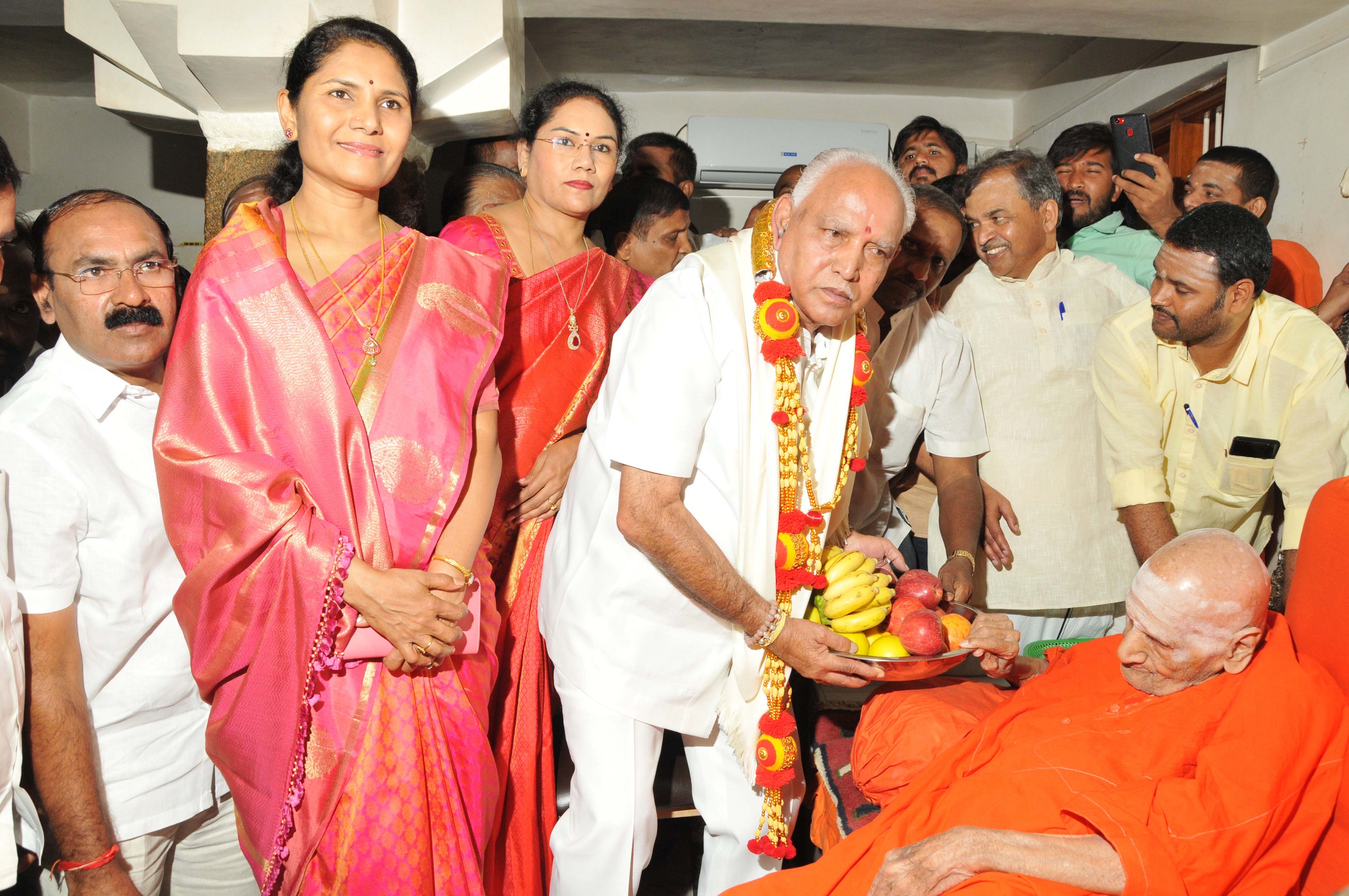 ಸಮ್ಮಿಶ್ರ ಸರಕಾರ ಜನ ಹಿತ ಮರೆತು, ವರ್ಗಾವಣೆ ದಂಧೆಯಲ್ಲಿ ತೊಡಗಿದೆ: ಯಡಿಯೂರಪ್ಪ