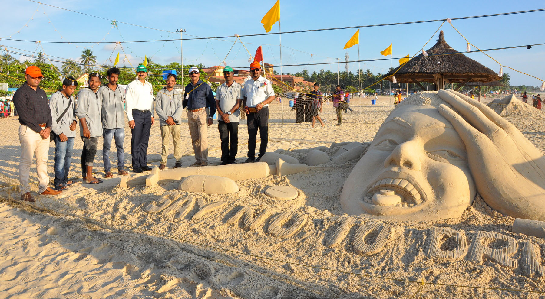 ಮಾದಕ ವ್ಯಸನ ಜಾಗೃತಿಗಾಗಿ ವ್ಯಂಗ್ಯಚಿತ್ರ- ಮರಳು ಶಿಲ್ಪರಚನೆ