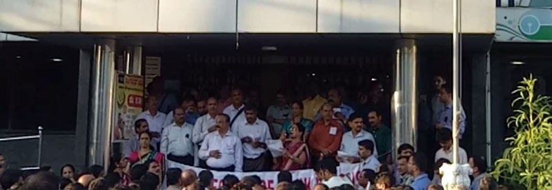 ಮಂಗಳೂರು: ಮೂರು ಬ್ಯಾಂಕ್‌ಗಳ ವಿಲೀನಕ್ಕೆ ವಿರೋಧಿಸಿ ಪ್ರತಿಭಟನೆ