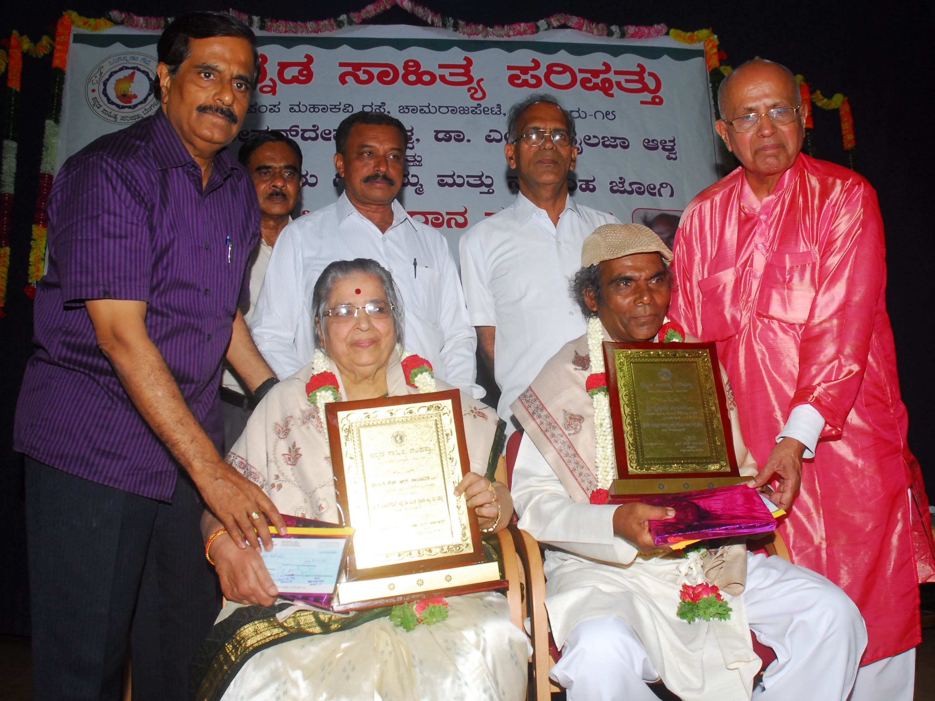 ಸಂಕಷ್ಟದಲ್ಲಿರುವ ಕಲಾವಿದರನ್ನು ಪೋಷಿಸುವವರು ಬೇಕು: ಕಸಾಪ ಅಧ್ಯಕ್ಷ ಮನು ಬಳಿಗಾರ್