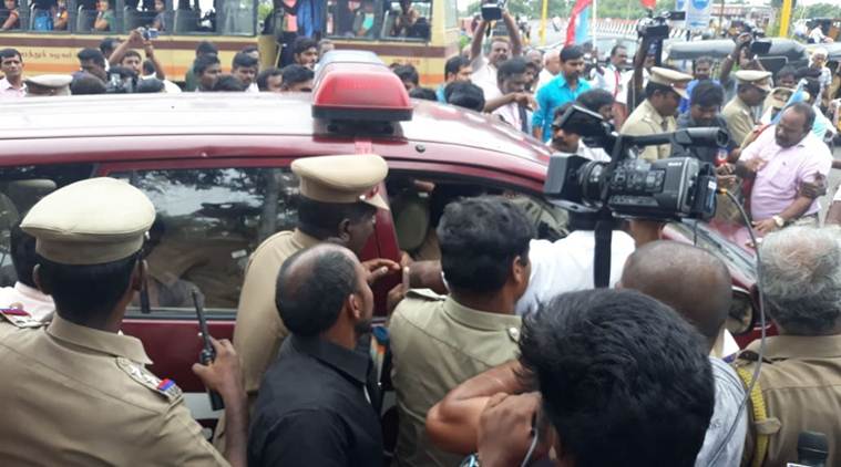 ಪೆರಿಯಾರ್ ಪ್ರತಿಮೆ ಮೇಲೆ ಶೂ ಎಸೆದ ವಕೀಲ ಬಿಜೆಪಿಗೆ ಸೇರಿದವ: ಪೊಲೀಸ್