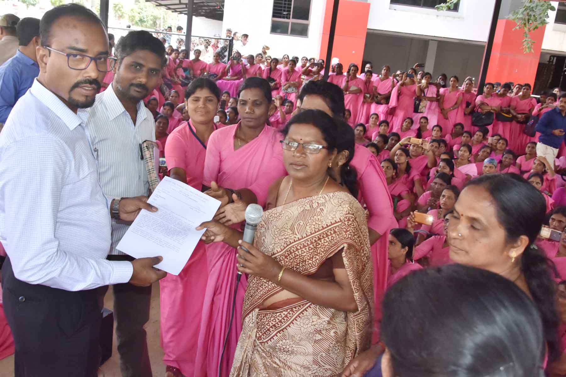 ಶಿವಮೊಗ್ಗ: ವಿವಿಧ ಬೇಡಿಕೆ ಈಡೇರಿಕೆಗೆ ಆಗ್ರಹಿಸಿ ಆಶಾ ಕಾರ್ಯಕರ್ತೆಯರ ಧರಣಿ